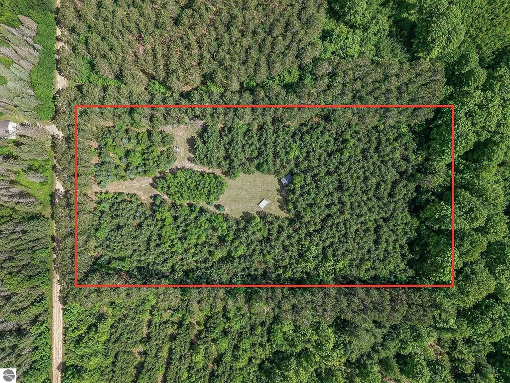 8767 Rustic Lane, Fife Lake