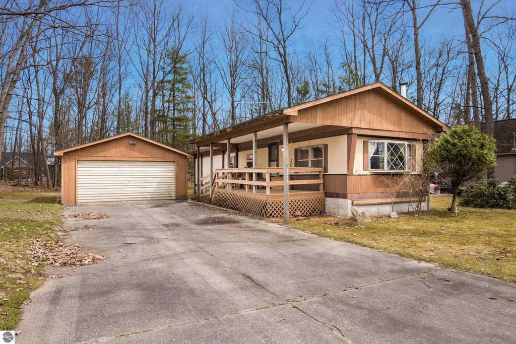 7625 Anthony Street, Fife Lake