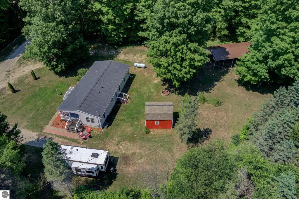 223 Pinecrest Lane, Beulah