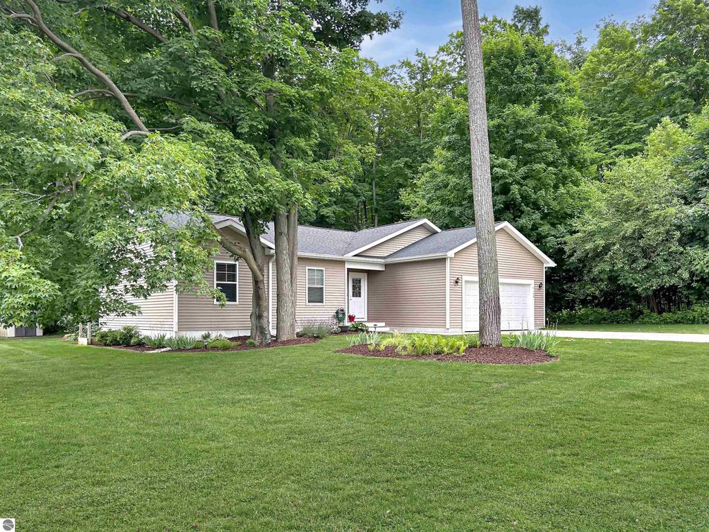 4159 Edwin Boulevard, Grawn