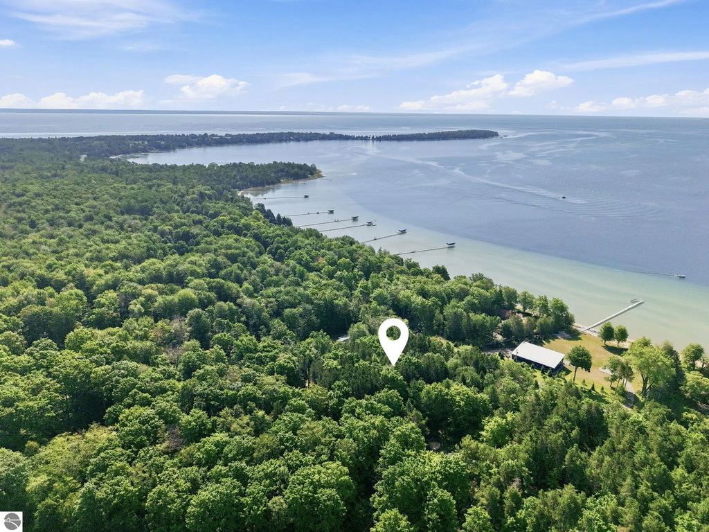 12820 N Northport Point Road, Northport