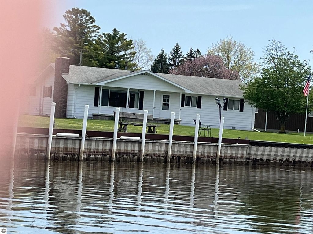 716 Allen Court, Au Gres