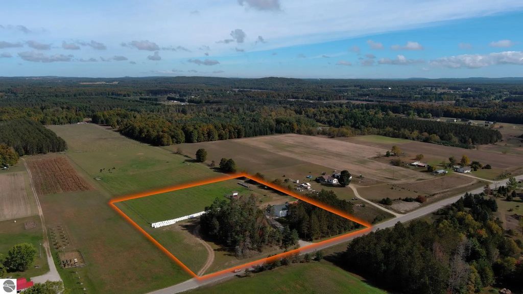 16466 Almira Road, Lake Ann