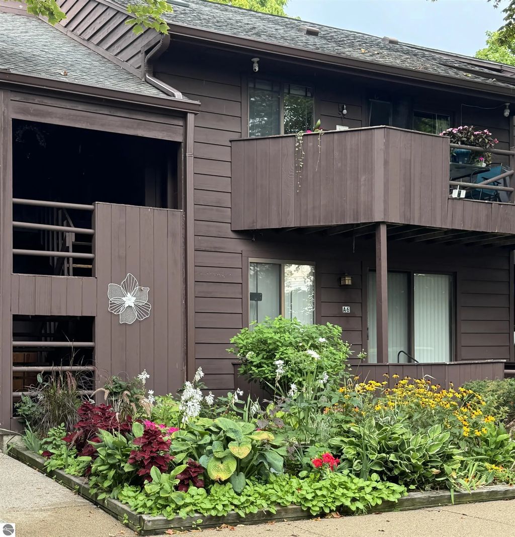 205 E Jolly Road #6, Lansing