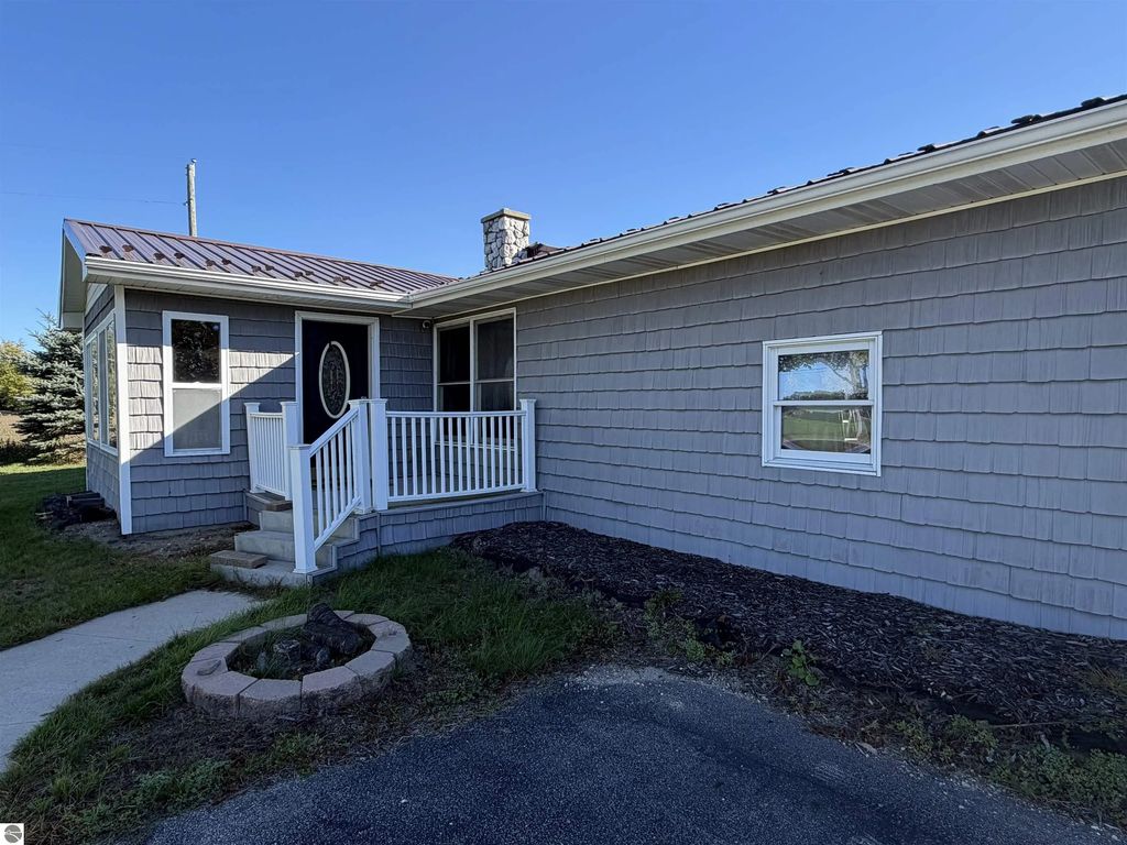 288 30th Avenue, Six Lakes