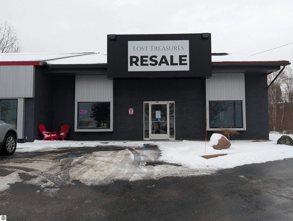 5700 Us-31 N, Williamsburg