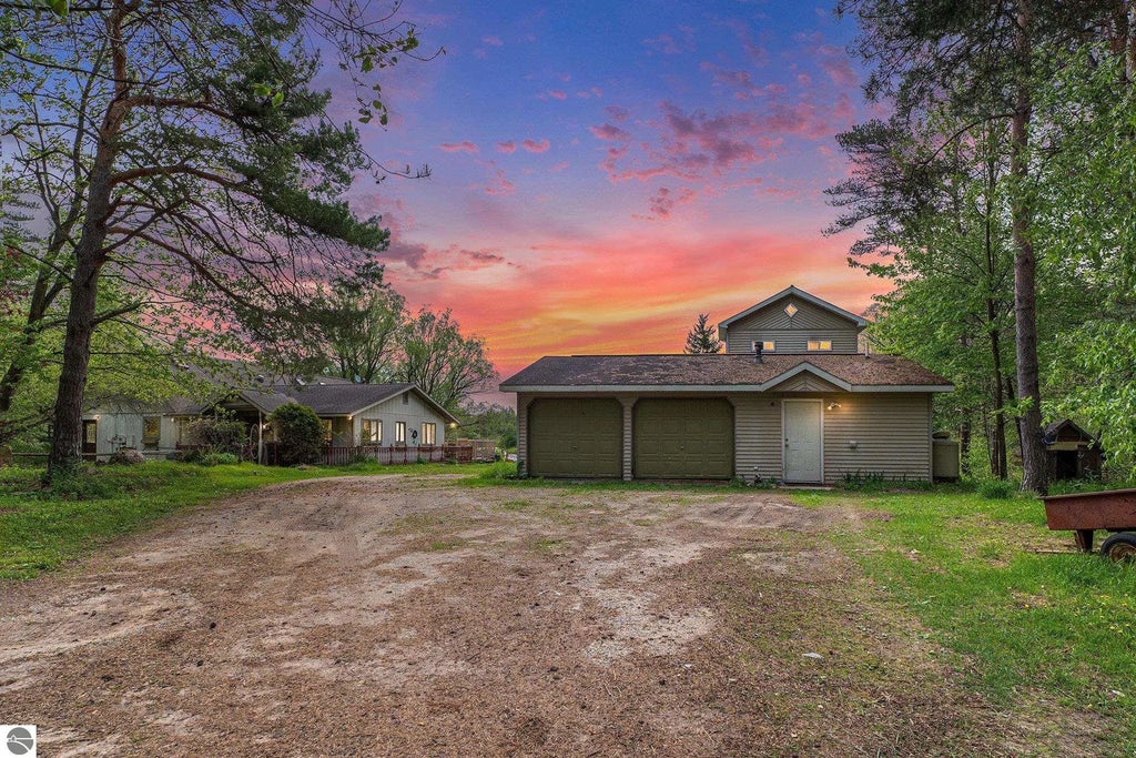 6690 N 39 Road, Manton