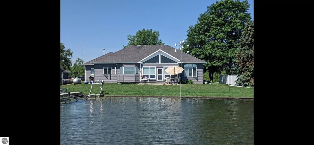 5871 Sandy Drive, Pinconning