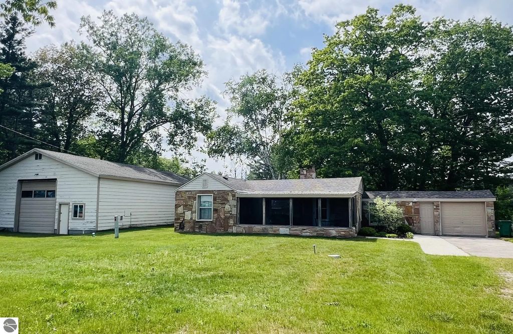 3325 N Us-23 N, Au Sable