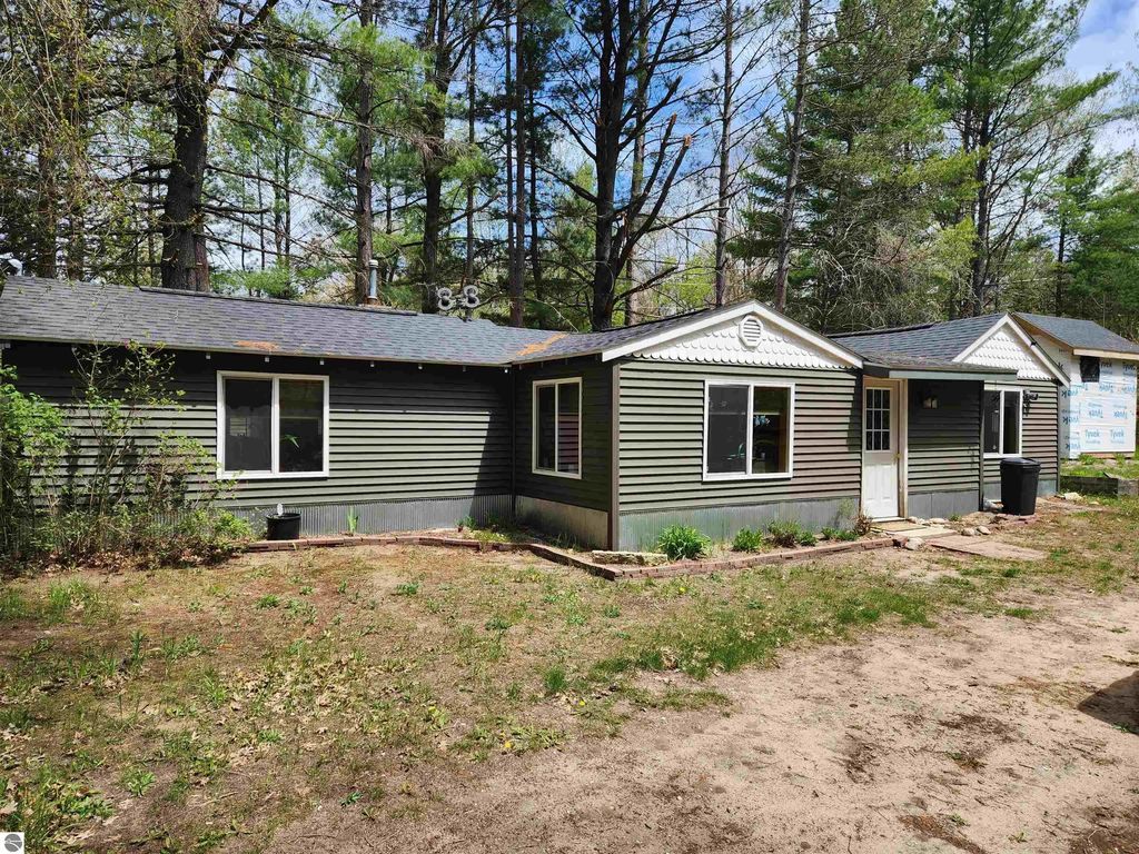 230 E Bear Lake Road, Kalkaska