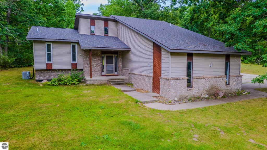 1825 W Sunset Drive, Roscommon