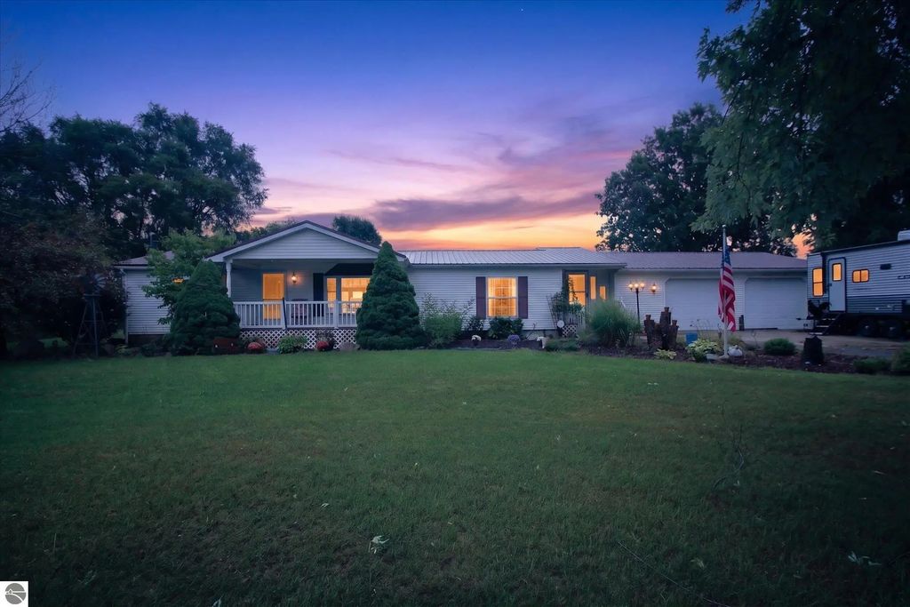 6486 N Winans Road, Alma