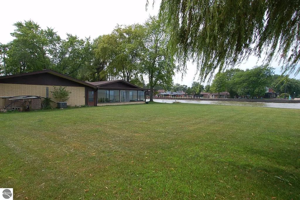 227 Bayside Park Drive, Bay City