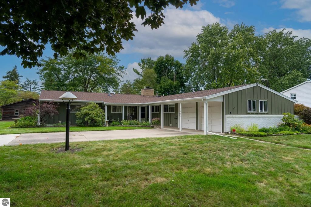 1309 S Lynnwood Drive, Mt Pleasant