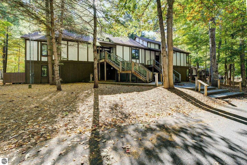 6497 Deer Path 117, Bellaire