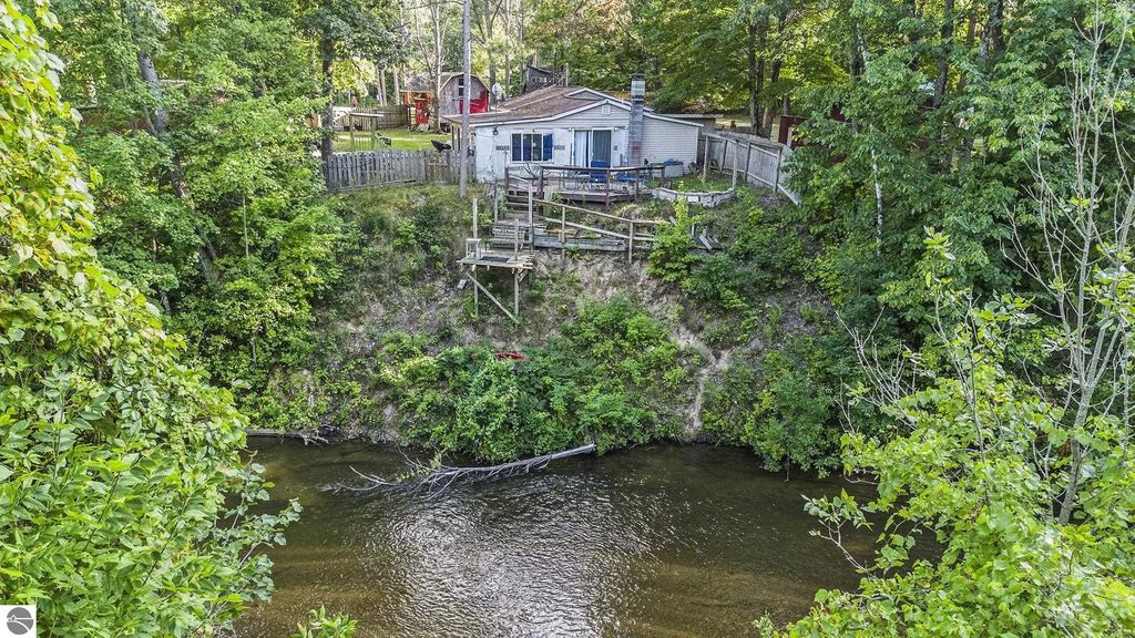 8538 W Haskell Lake Road, Marion