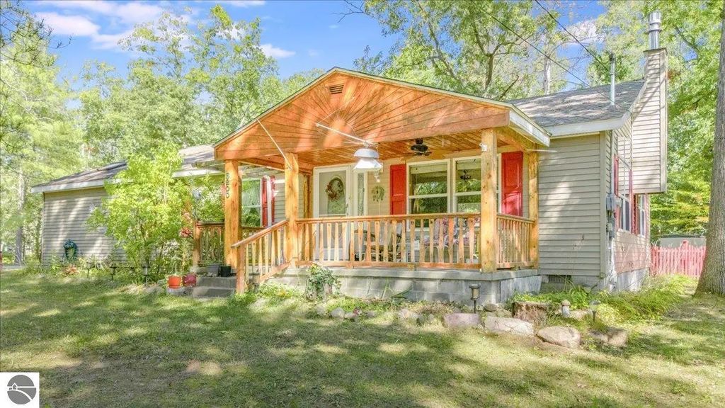 8200 Chain Lake Road, South Branch