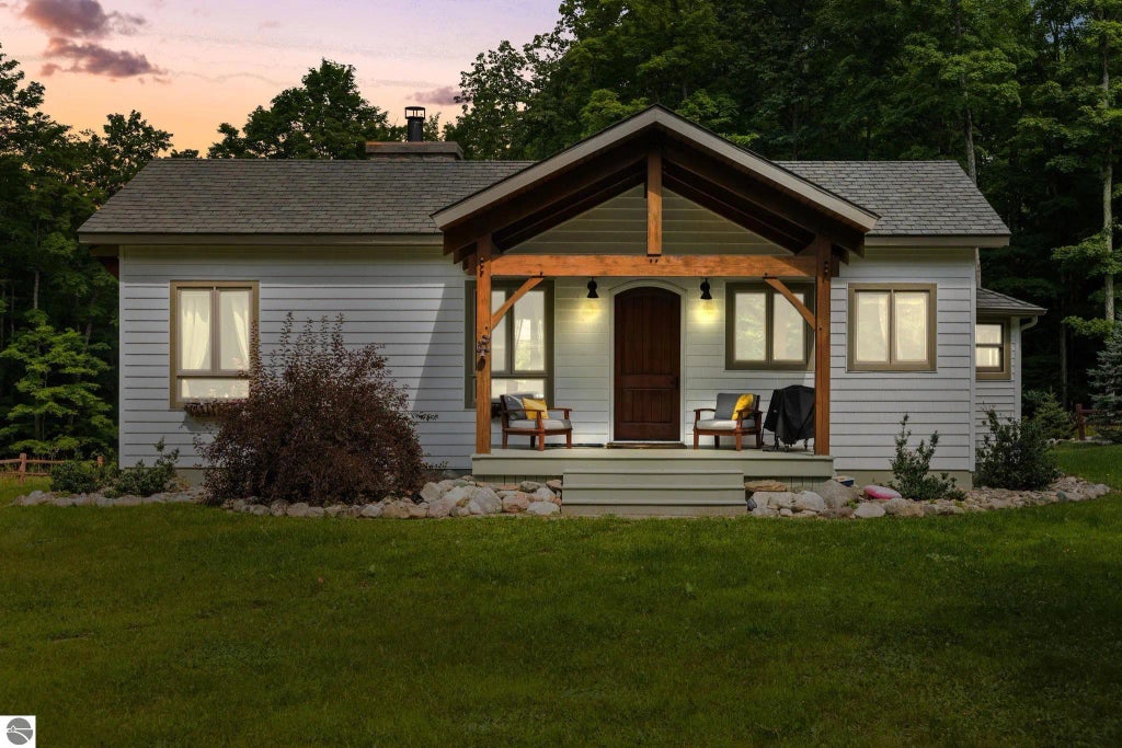 443 Mary Dale Lane, Mancelona