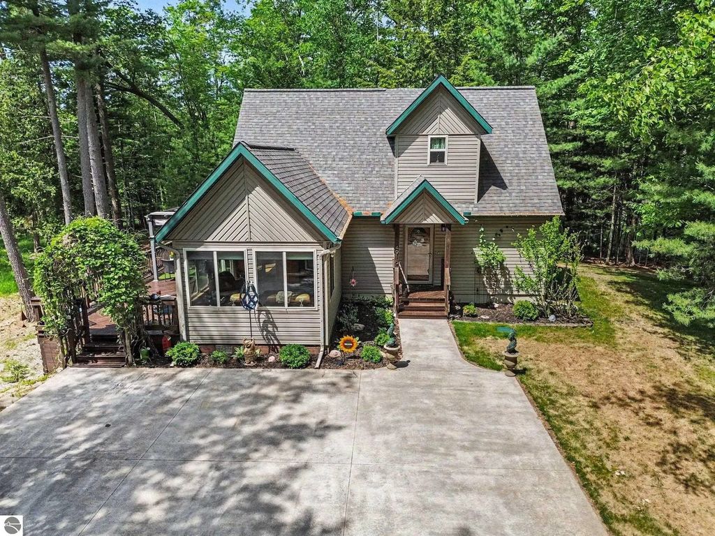 4915 Johnson Avenue, Hale