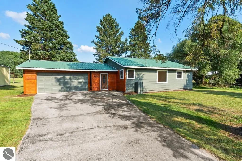 748 7th Street, East Jordan