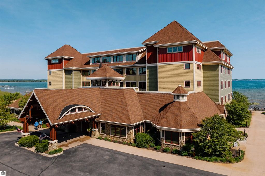 2035 N Us-31 N 2400, Traverse City