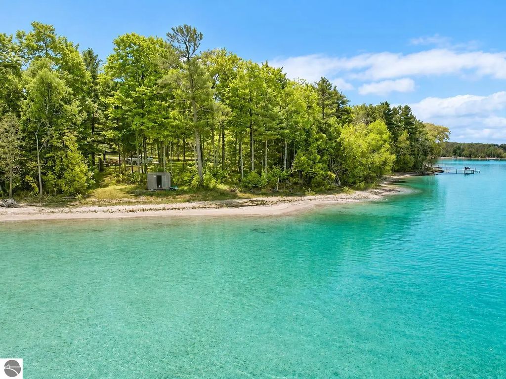 737 S Stony Point Road, Suttons Bay