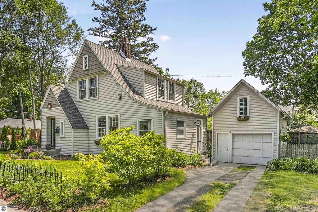 701 W Sixth Street, Traverse City