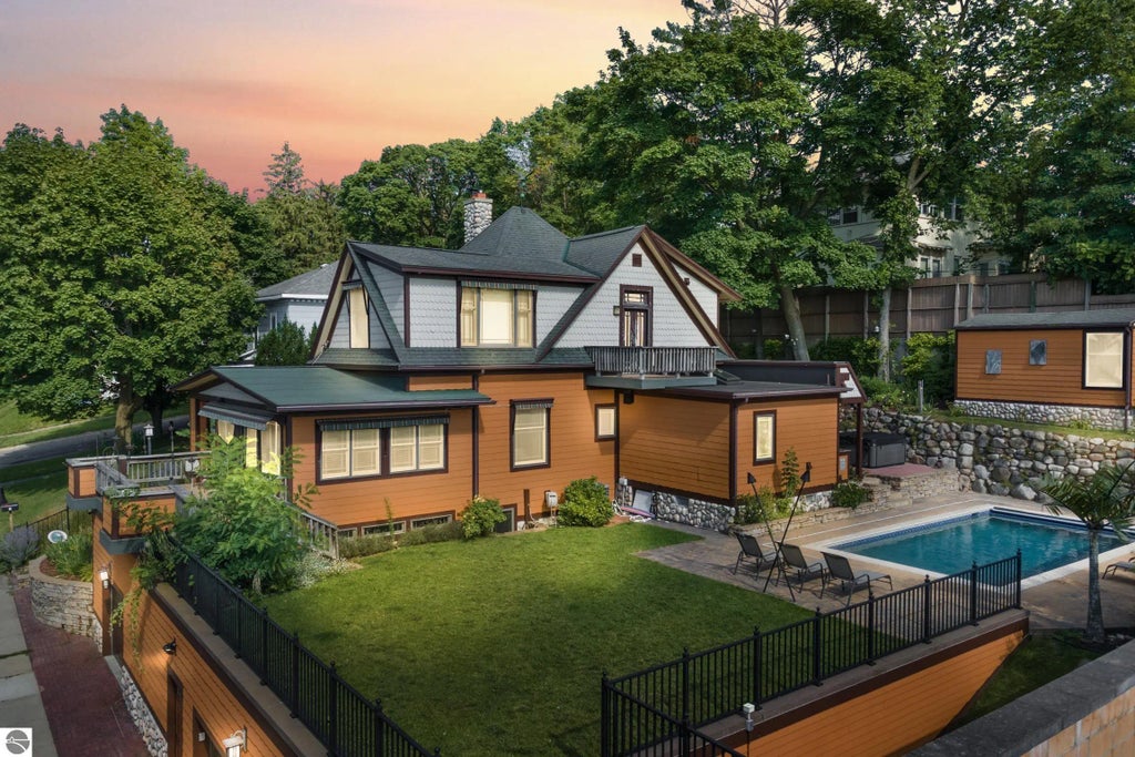 128 E Pine Street, Cadillac