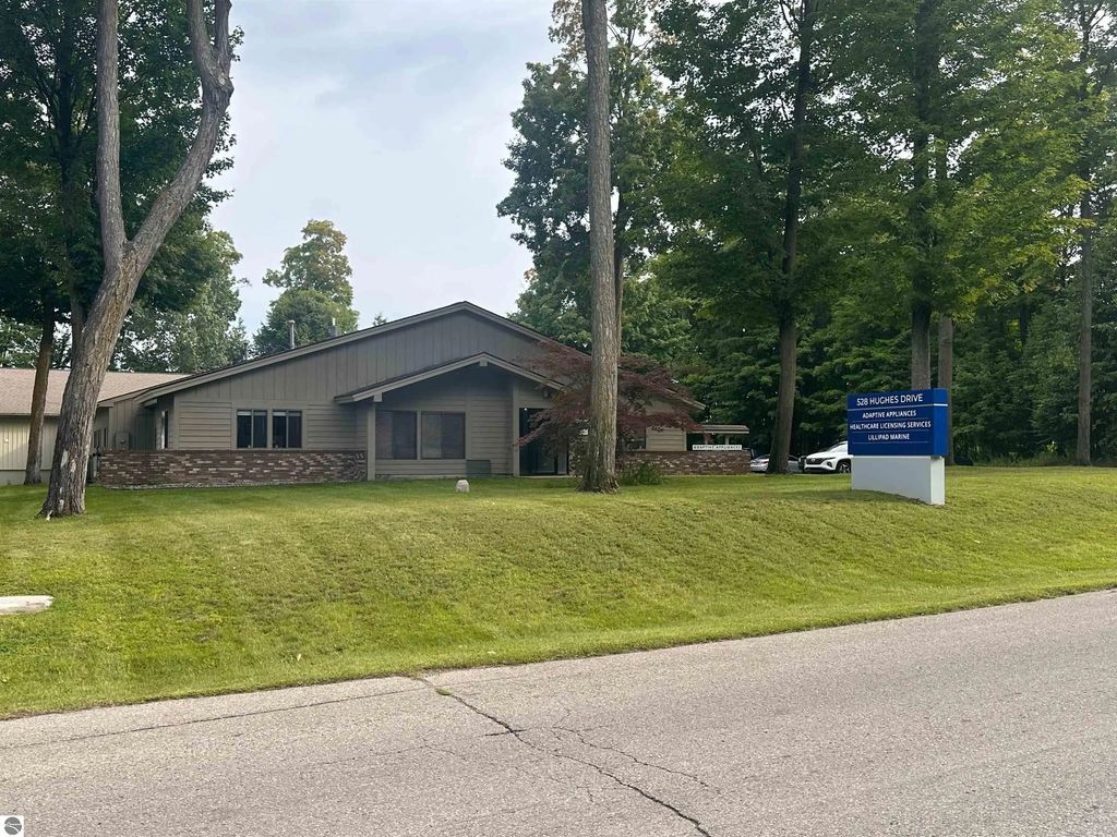 528 Hughes Drive Unit B, Traverse City