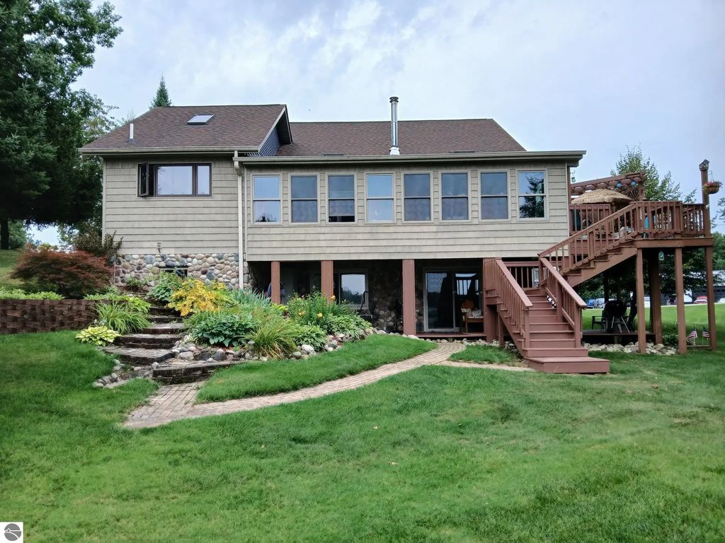1819 Indianwood Trail, West Branch