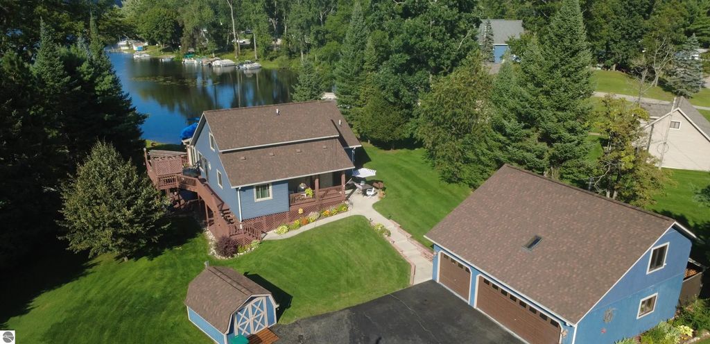 1819 Indianwood Trail, West Branch