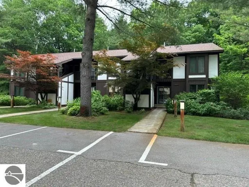 6845 Pinebrook Drive 16, Bellaire