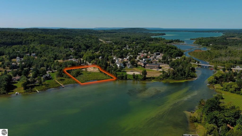 509 S Lake Shore Drive, Lake Leelanau