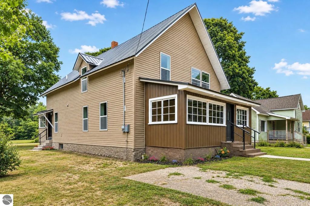 198 E Angel Avenue, Barryton