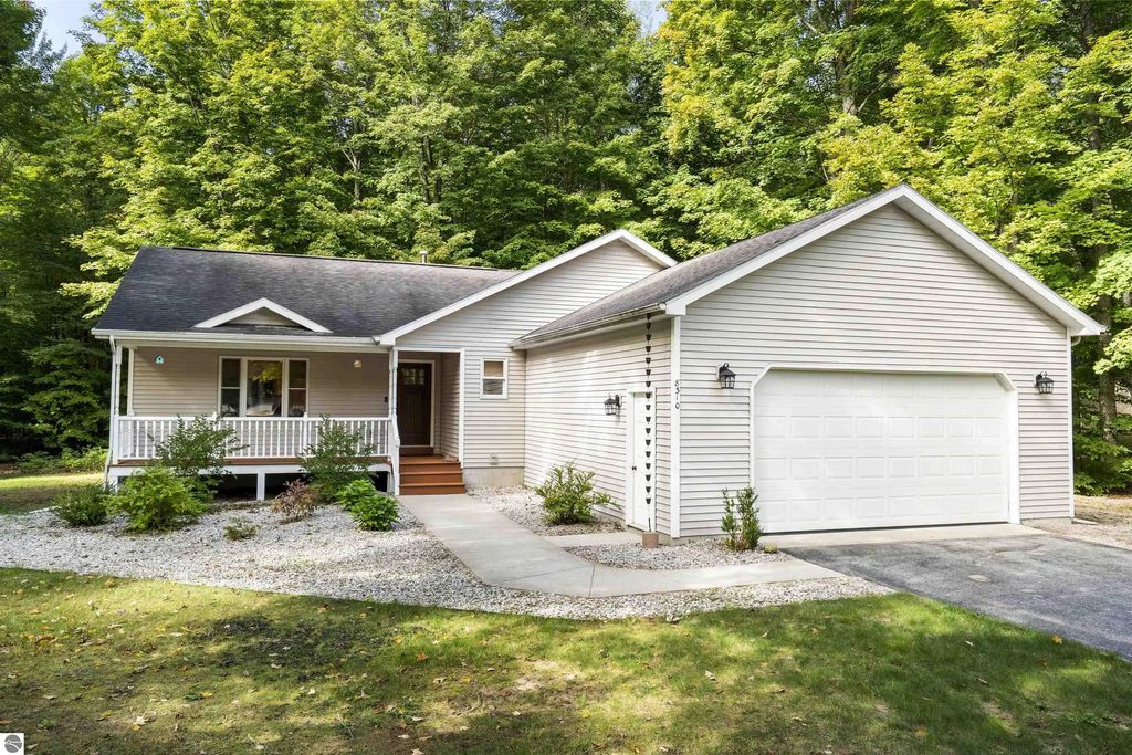 8310 Aimee Lane, Lake Ann