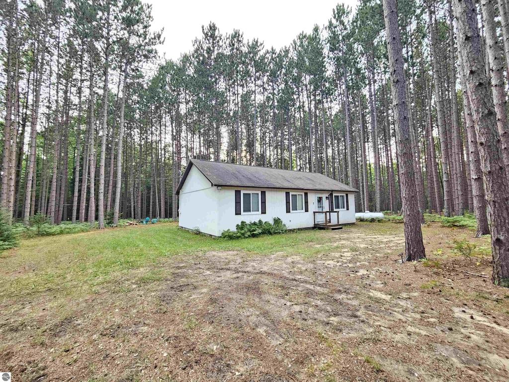 278 Se Lund Road, Fife Lake