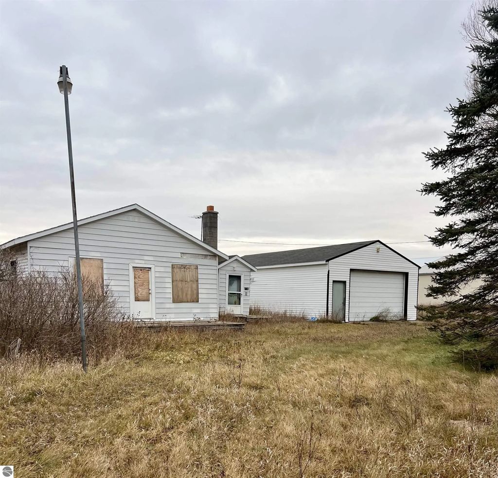 2615 Ne Plum Valley Road, Mancelona