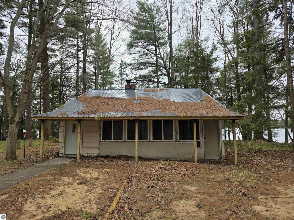 1134 Se East Lake Drive, Kalkaska