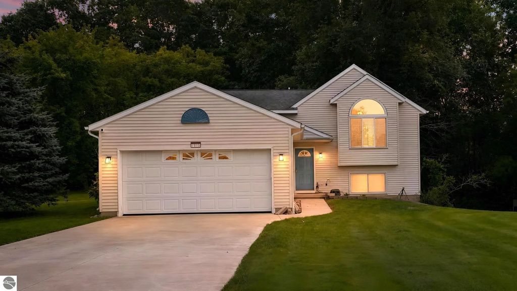 7015 Cedar Highlands Drive, Cedar Springs