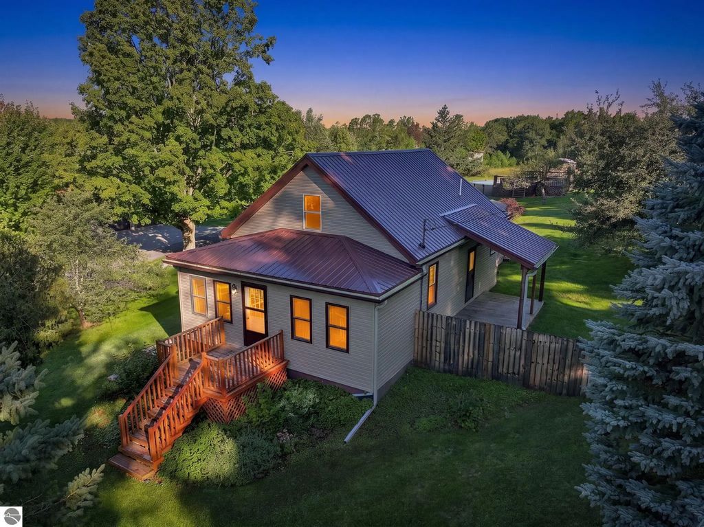 14398 15 Mile Road, Leroy