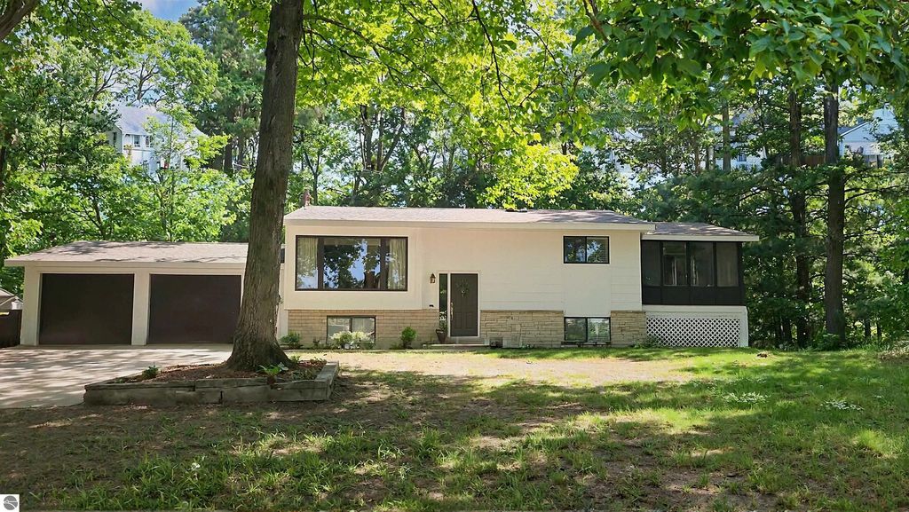 1408 Lake Drive, Traverse City