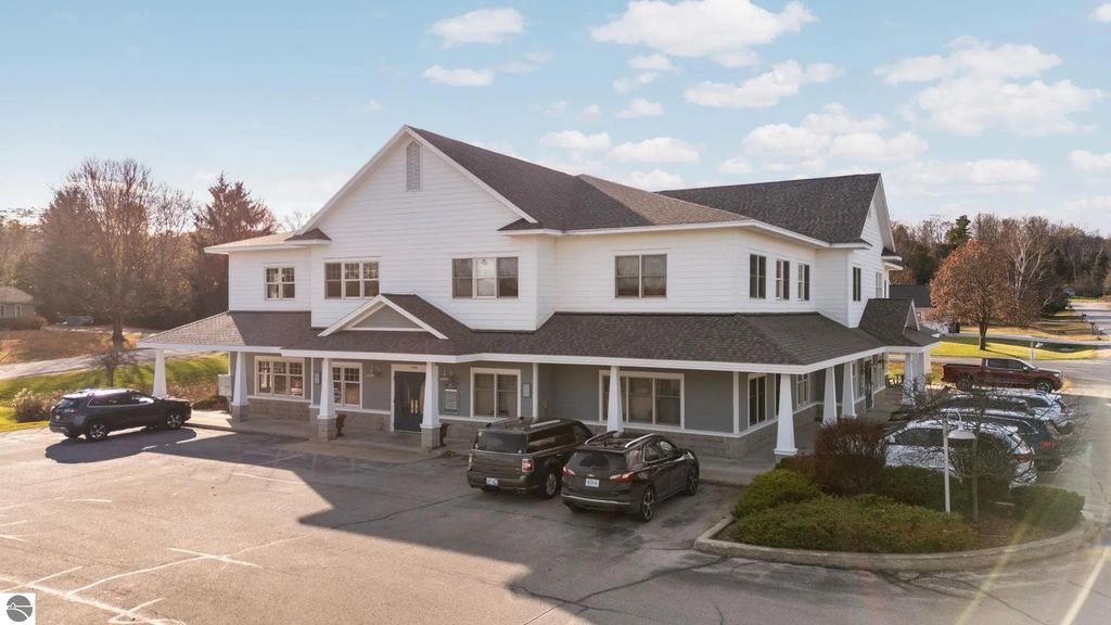 10161 E Pickwick Court #8, Traverse City