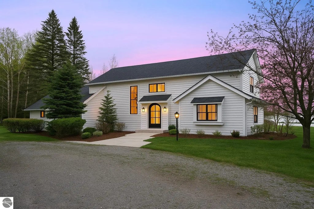 12150 N Seven Pines Road, Northport