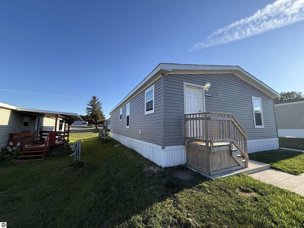 1114 Peachtree Court, Mt Pleasant
