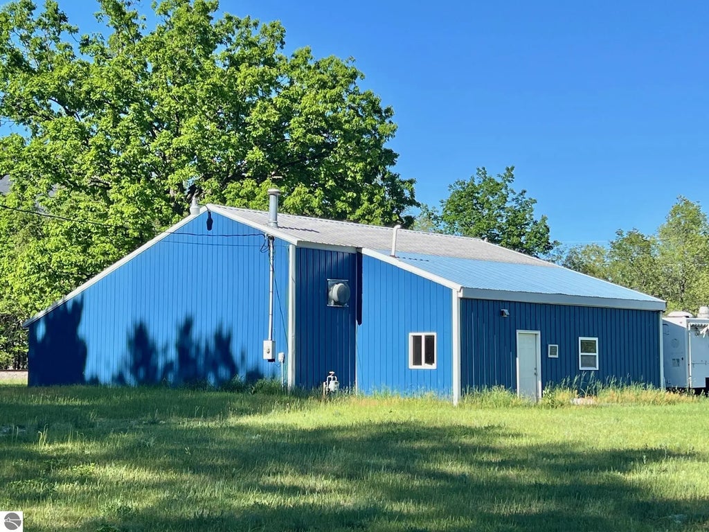 1012 Seneca, Cadillac