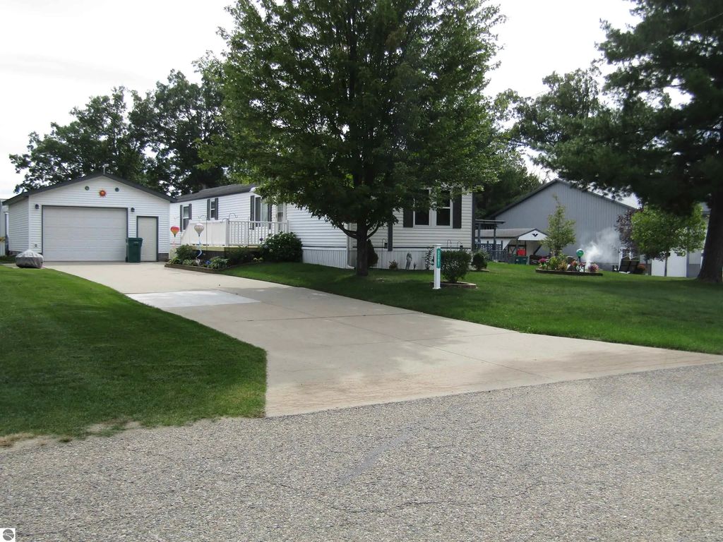 3287 Comanche Trail, West Branch