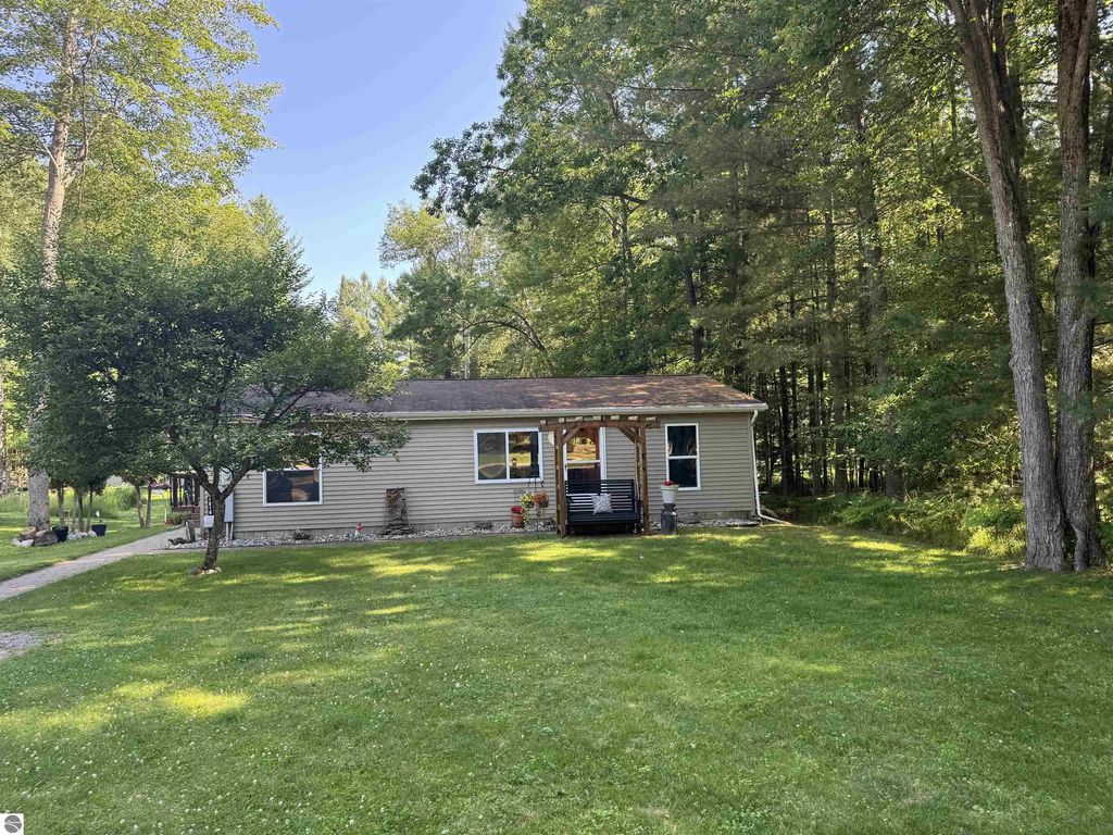 1816 Onondaga Trail, West Branch