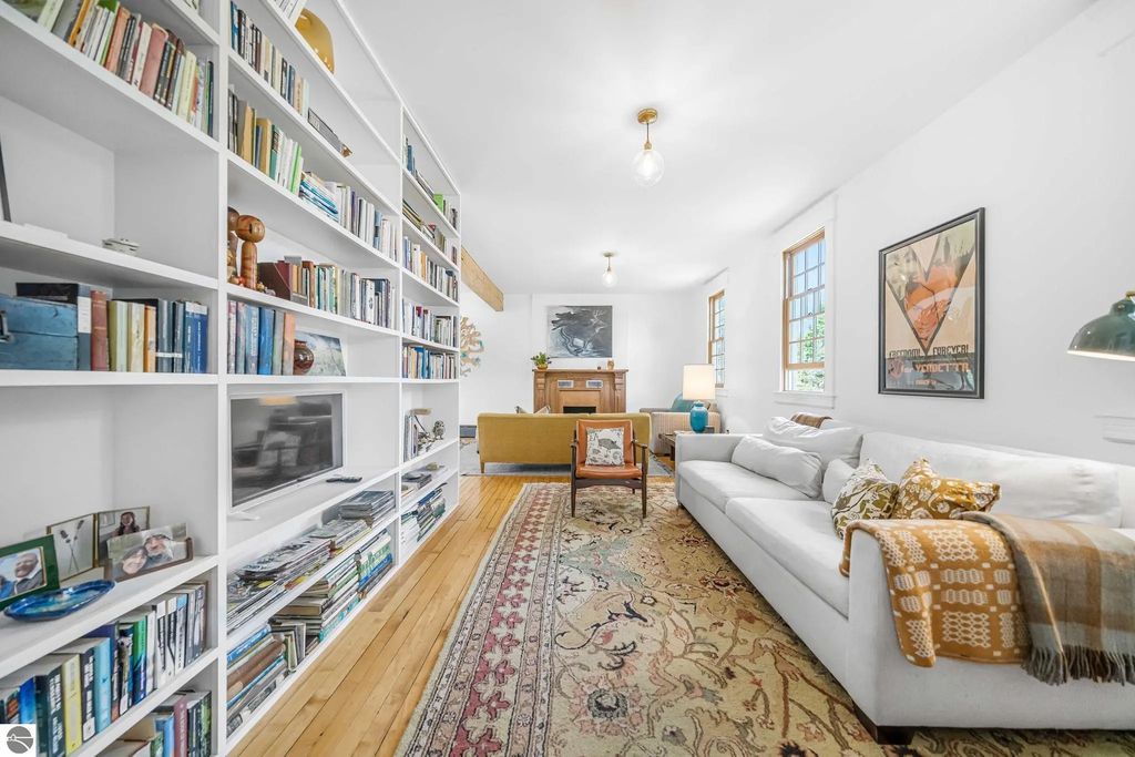 202 S Saint Joseph, Lake Leelanau