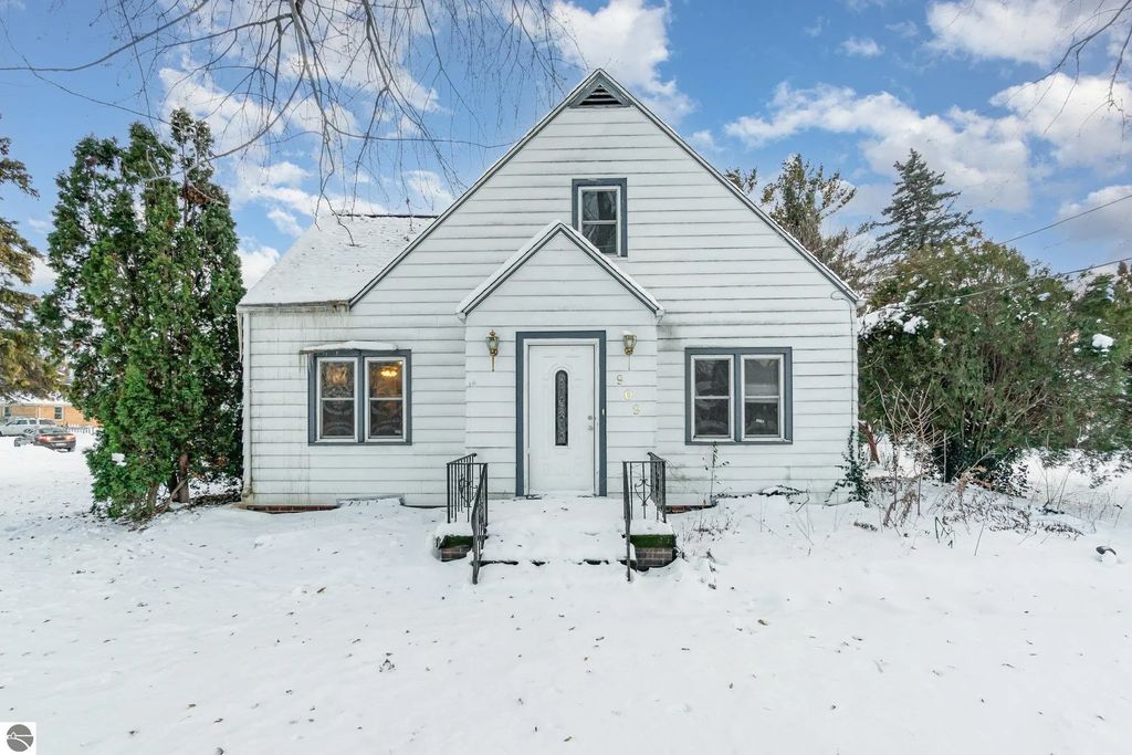 909 Weiss Street, Saginaw