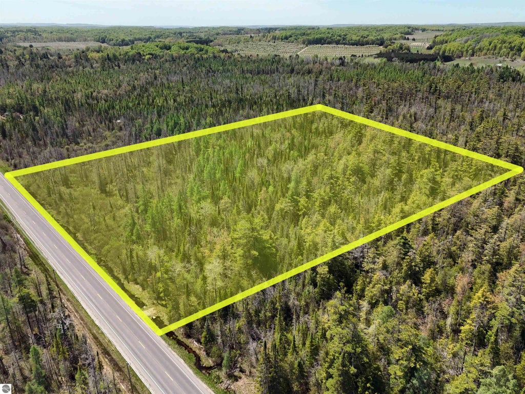 S Center Highway, Suttons Bay